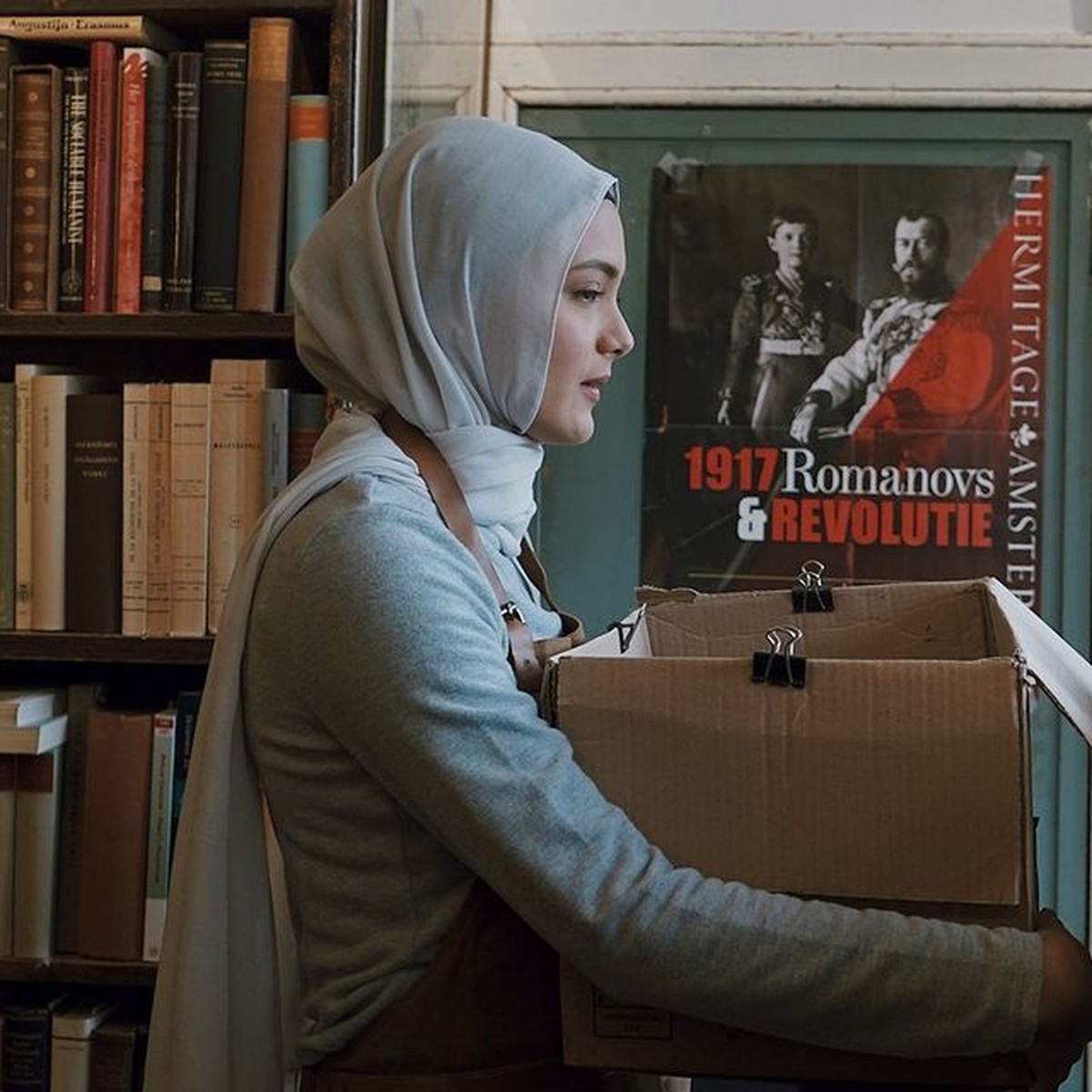 Amanda Rawles memerankan seorang wanita berhijab di film terbarunya yang jadi sorotan&period; Yuk kita intip gaya hijabnya&excl;