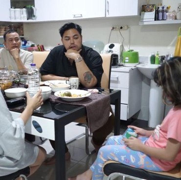 Ivan Gunawan Suruh Bilqis Cuci Piring, Begini Reaksi Ngegas Ayu Ting Ting