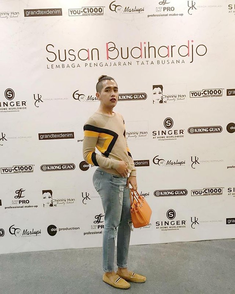 7 Potret Kim Hawt yang Disebut Mantan Reza Rahadian Baru-baru ini media sosial dihebohkan dengan mantan kekasih Kim Hawt yang menyeret nama Reza Rahadian. Yuk intip potretnya!