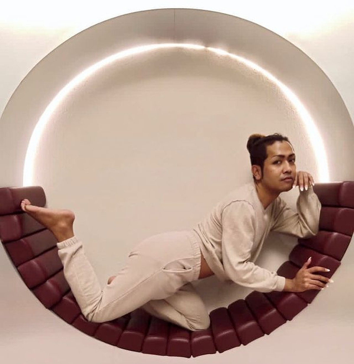 Baru-baru ini media sosial dihebohkan dengan mantan kekasih Kim Hawt yang menyeret nama Reza Rahadian&period; Yuk intip potretnya&excl;