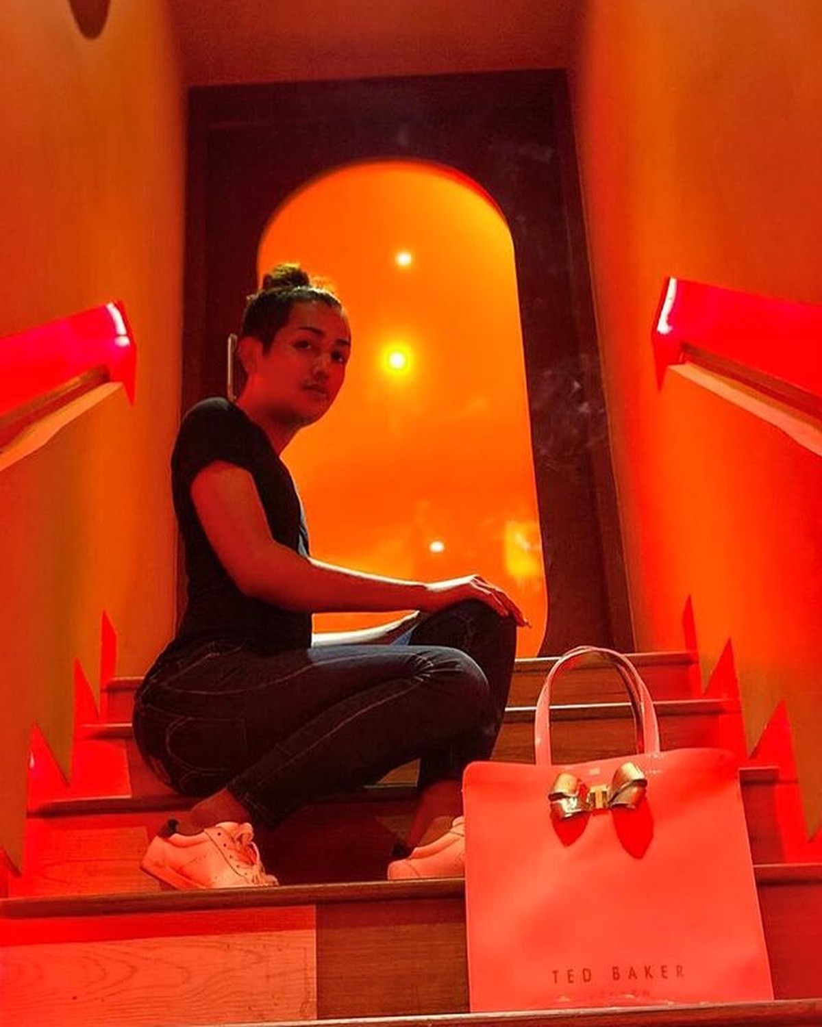 Baru-baru ini media sosial dihebohkan dengan mantan kekasih Kim Hawt yang menyeret nama Reza Rahadian&period; Yuk intip potretnya&excl;