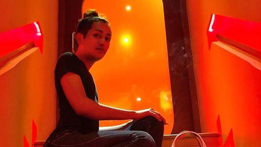 Baru-baru ini media sosial dihebohkan dengan mantan kekasih Kim Hawt yang menyeret nama Reza Rahadian. Yuk intip potretnya!
