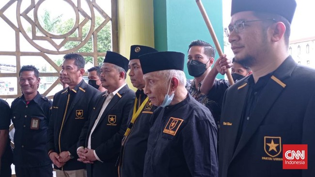 Partai Ummat meminta iuran dari kadernya untuk membayar tim kuasa hukum usai dinyatakan tak lolos sebagai peserta Pemilu 2024.