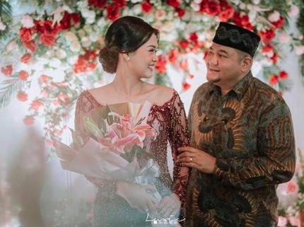 Kisah Eks Pramugari Bertemu Suami Lebih Tua 21 Tahun, Awalnya Jutek Jual Mahal Bun