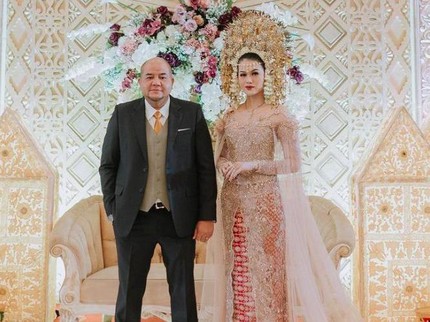 Eks Pramugari Mantap Menikah dengan Pilot 21 Tahun Lebih Tua karena Restu Orang Tua