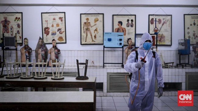Rangkuman covid-19 hari ini menyajikan kabar mengenai lonjakan 17 ribu kasus hingga sejumlah daerah yang memutuskan untuk menghentikan PTM di sekolah.