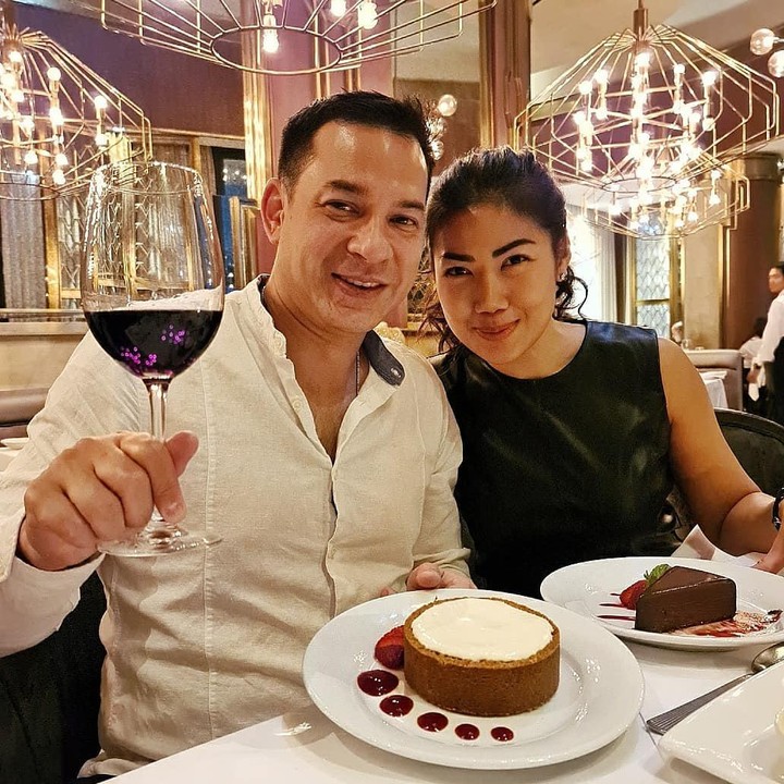 <p>Ari Wibowo menikah dengan Inge Anugrah pada Juli 2006. Di 2022 ini, usia pernikahan mereka akan menginjak 16 tahun. Hebatnya, tidak ada berita miring tentang rumah tangga mereka selama ini, Bunda. (Foto: Instagram @ariwibowo_official)</p>