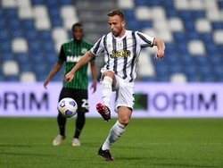 Arsenal Mau Gaet Arthur, Juventus Ajukan Syarat Ini