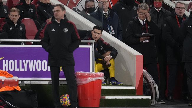 Pelatih Manchester United Ralf Rangnick bersikap tegas menghadapi sikap tantrum Cristiano Ronaldo yang kesal diganti saat melawan Brentford.