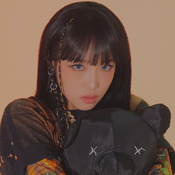 5 Fakta Unik Choi Ye Na, Si Variety-dol yang Baru Debut Solo dan Seorang Cancer Survivor