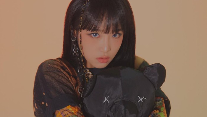 5 Fakta Unik Choi Ye Na, Si Variety-dol yang Baru Debut Solo dan Seorang Cancer Survivor