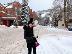 Shandy Aulia Terbang ke Aspen demi Anak Bisa Main Salju
