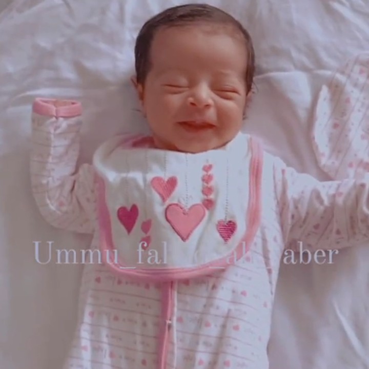 <p>Istri almarhum Syekh Ali Jaber begitu menikmati perannya sebagai Bunda. Ia baru saja dikaruniai anak ketiga, Bunda. (Foto: Instagram @ummu_fahad_ali_jaber)</p>