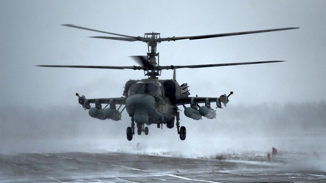 Rusia mengklaim telah menembak jatuh dua helikopter Ukraina yang mencoba mengevakuasi para pemimpin batalion nasionalis. 