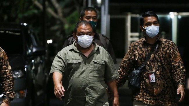 Namun, majelis hakim menetapkan Bupati Langkat nonaktif, Terbit Rencana Perangin-angin tak perlu menjalani pidana 2 bulan kurungan penjara itu.