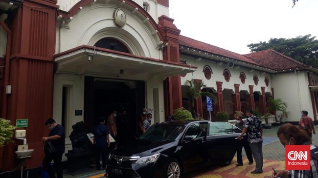 Humas PN Surabaya menyatakan Hakim Itong kena OTT KPK terkait Perkara Hubungan Industrial (PHI), namun tak dijelaskan rinci kasus tersebut.