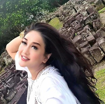 img-title 7 Potret Awet Muda Paramitha Rusady, Sudah Berusia 55 Tahun dan Masih Cantik!