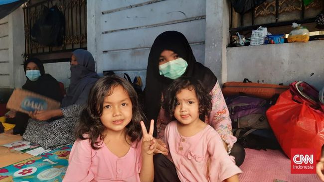 Para pengungsi asal Afghanistan, terutama kaum perempuan, merasa semakin sengsara mengungsi di Indonesia.