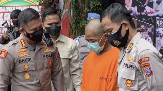 YR (37) seorang guru tari di Malang ditangkap polisi karena mencabuli tujuh muridnya yang masih di bawah umur.