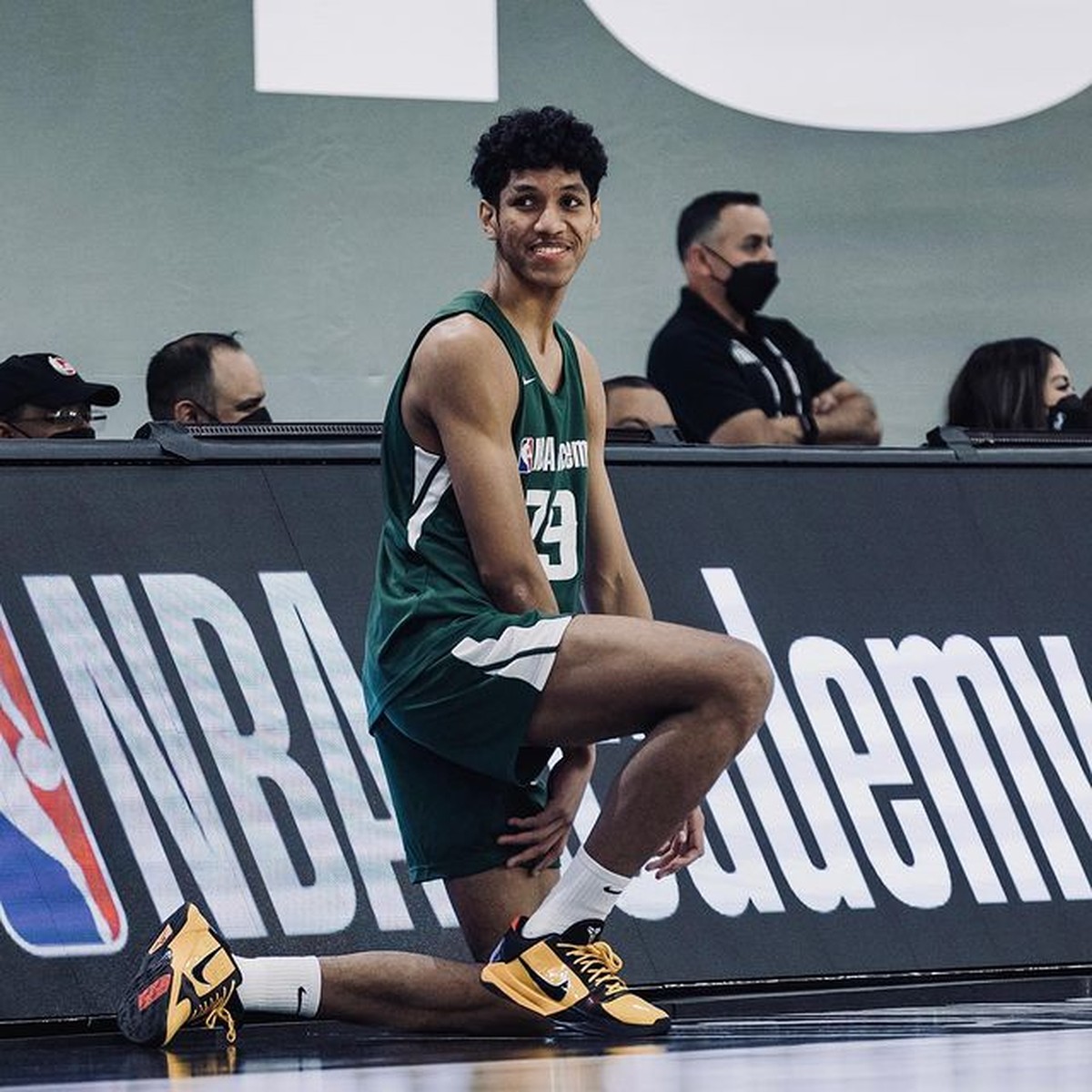 Nama Derrick Michael seorang pebasket muda Indonesia yang berhasil masuk NBA Global Academy&period; Yuk intip&excl;