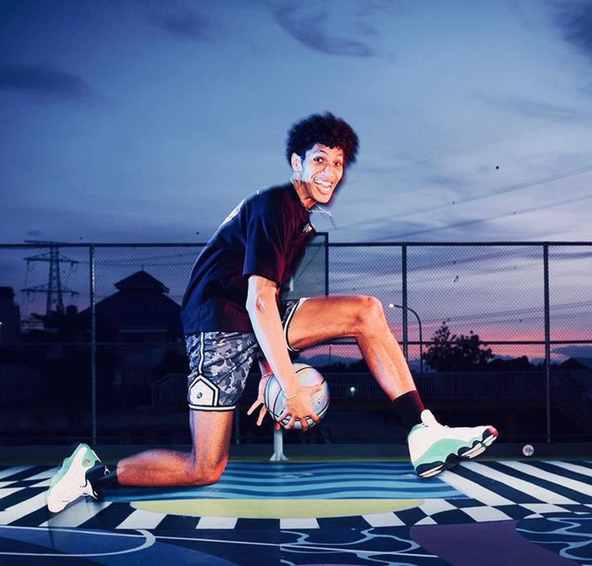 Nama Derrick Michael seorang pebasket muda Indonesia yang berhasil masuk NBA Global Academy&period; Yuk intip&excl;