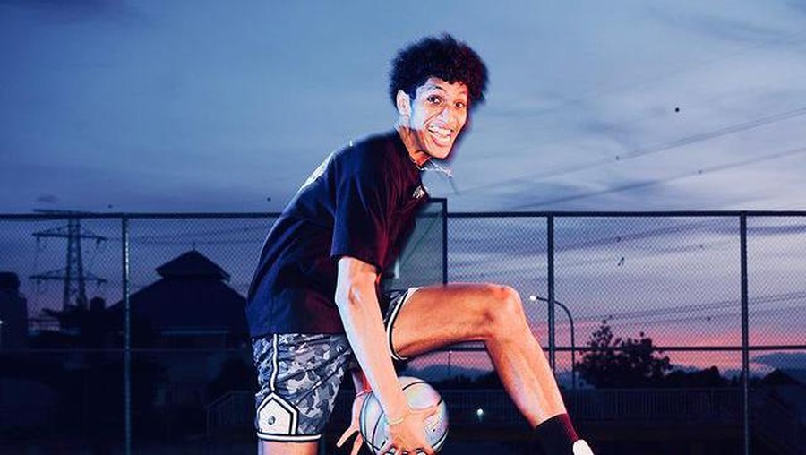 Potret Derrick Michael Pebasket Muda yang Masuk NBA Global Academy Nama Derrick Michael seorang pebasket muda Indonesia yang berhasil masuk NBA Global Academy. Yuk intip!
