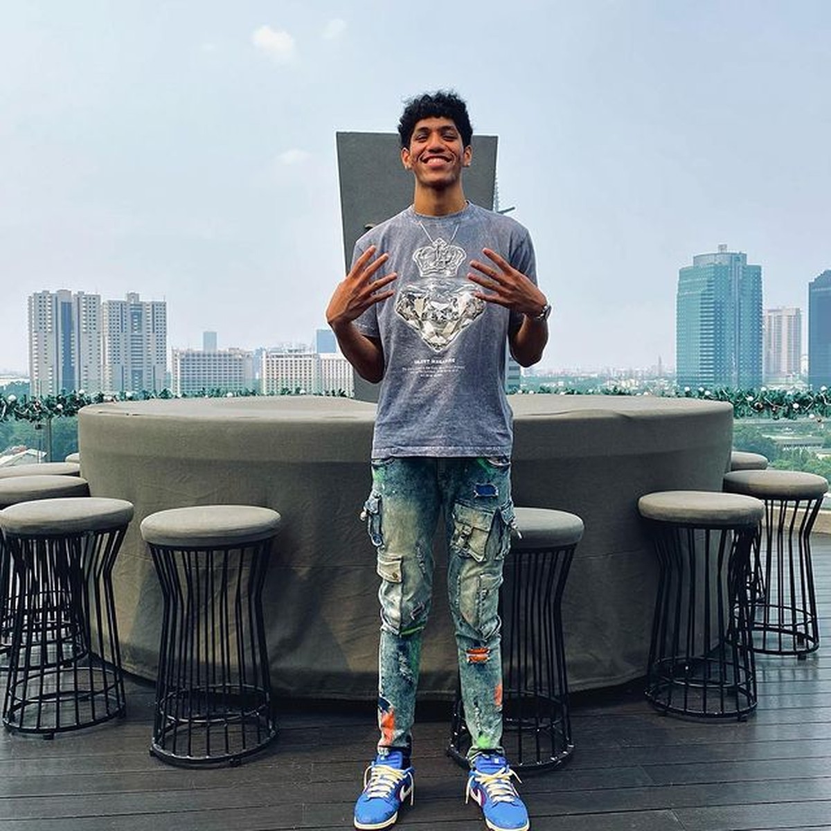 Nama Derrick Michael seorang pebasket muda Indonesia yang berhasil masuk NBA Global Academy&period; Yuk intip&excl;