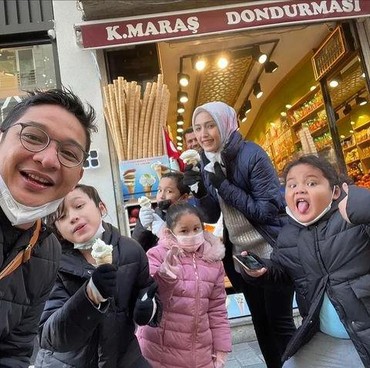 7 Potret Keseruan Keluarga Pasha Ungu Liburan ke Turki yang Tuai Hujatan