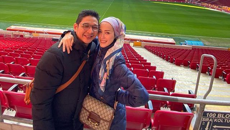 Potret Keluarga Pasha Ungu Liburan di Turki Pasha Ungu memboyong keluarganya liburan di Turki namun malah panen hujatan dari netizen. Yuk intip potretnya!