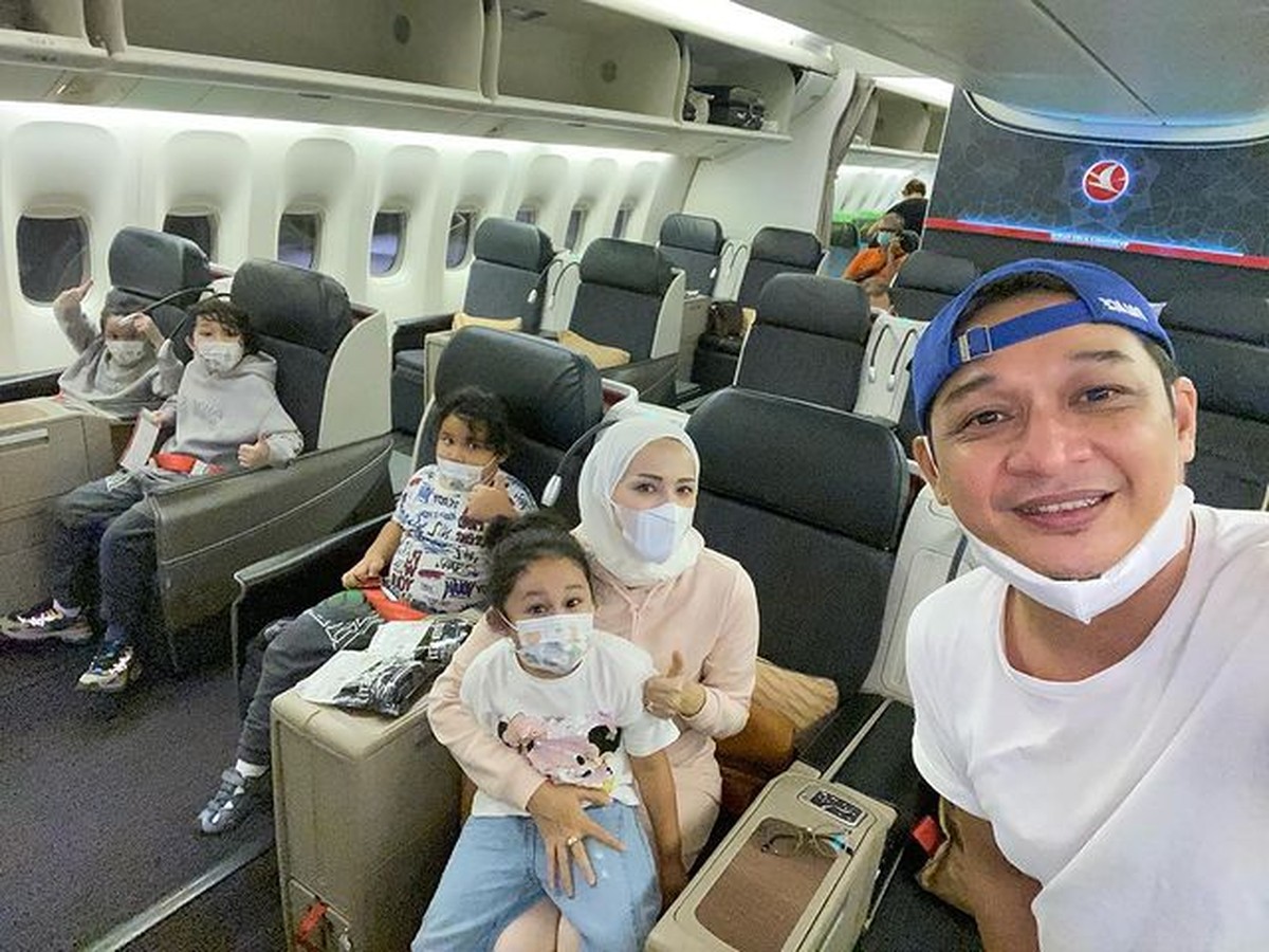 Pasha Ungu memboyong keluarganya liburan di Turki namun malah panen hujatan dari netizen&period; Yuk intip potretnya&excl;