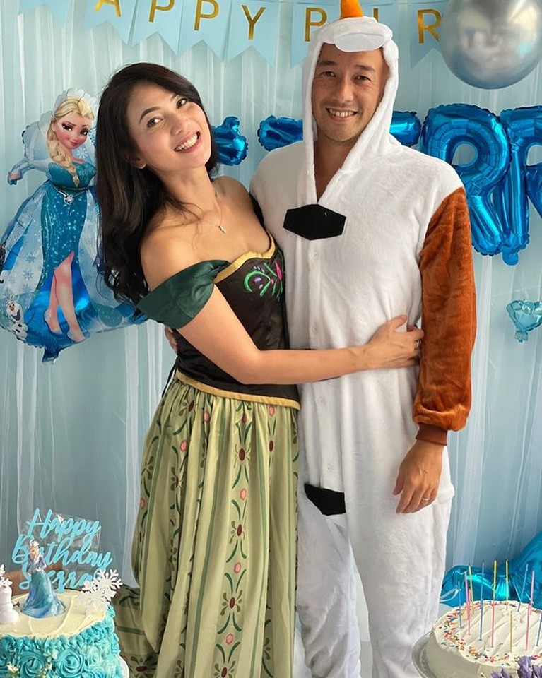 Potret Kinaryosih dan Suami Bule