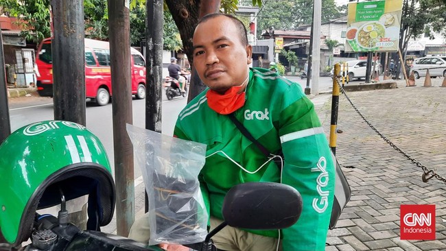 Sejumlah warga yang mencari nafkah di Jakarta menolak ibu kota negara pindah ke Kalimantan Timur. Mereka khawatir ekonomi akan merosot.