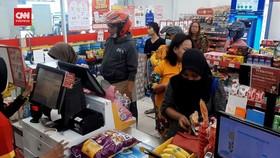 VIDEO: Harga Minyak Goreng 14 Ribu, Toko Ritel Diserbu Warga