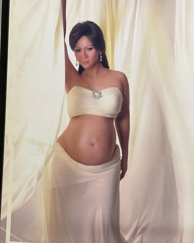 7 Foto Lawas Inul Daratista Saat Hamil 13 Tahun Lalu Inul Daratista mengunggah foto-foto lawasnya saat jalani maternity shoot bareng suami tercinta. Yuk intip potretnya!