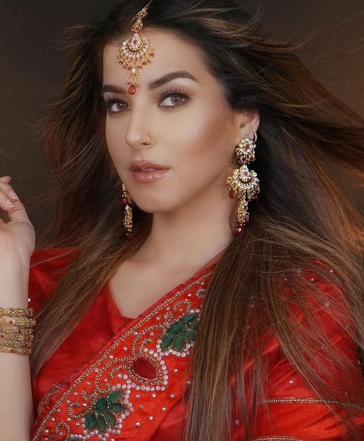 Tasya Farasya beauty vlogger Indonesia tengah jadi perbincangan usai make up ala seleb Bollywood Katrina Kaif&period; Yuk intip&excl;