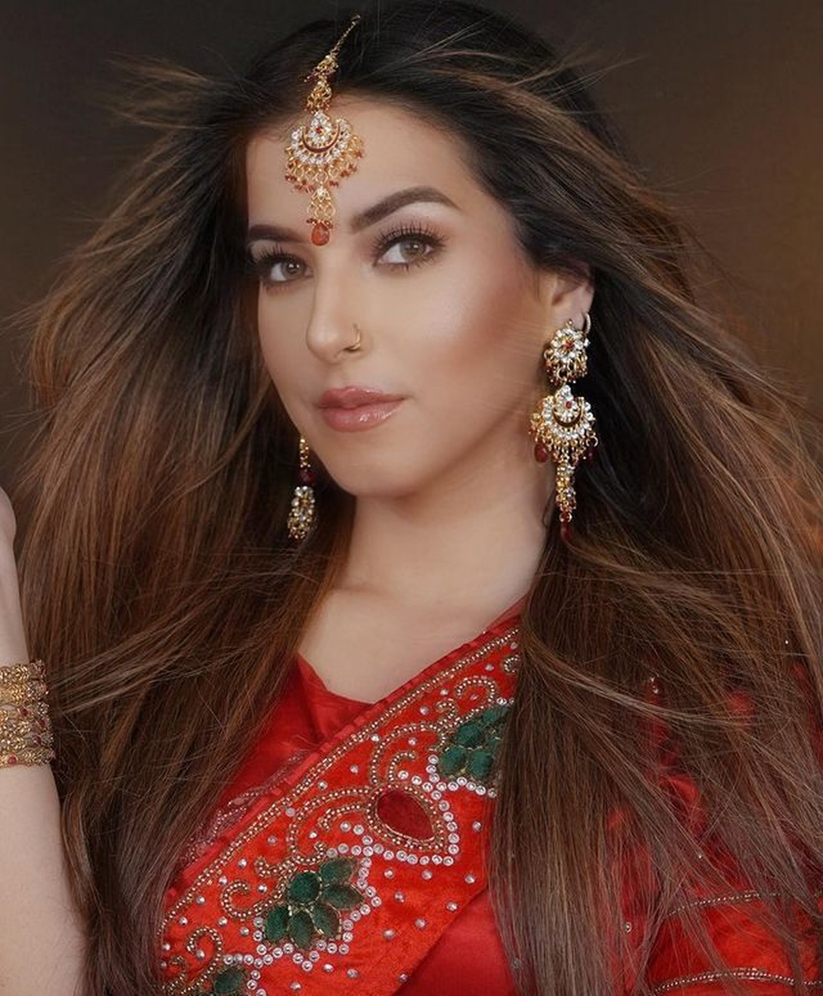 Tasya Farasya beauty vlogger Indonesia tengah jadi perbincangan usai make up ala seleb Bollywood Katrina Kaif&period; Yuk intip&excl;