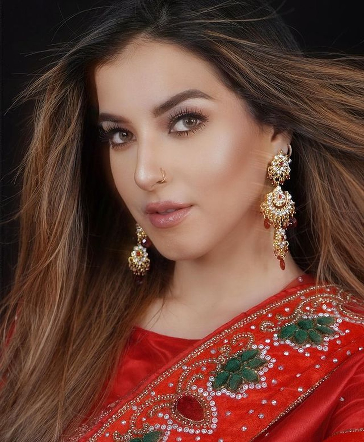 Tasya Farasya beauty vlogger Indonesia tengah jadi perbincangan usai make up ala seleb Bollywood Katrina Kaif&period; Yuk intip&excl;