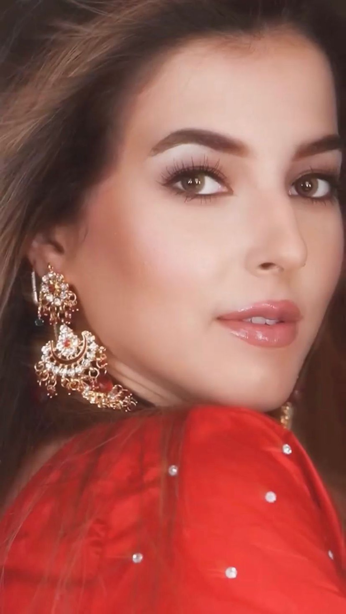 Tasya Farasya beauty vlogger Indonesia tengah jadi perbincangan usai make up ala seleb Bollywood Katrina Kaif&period; Yuk intip&excl;