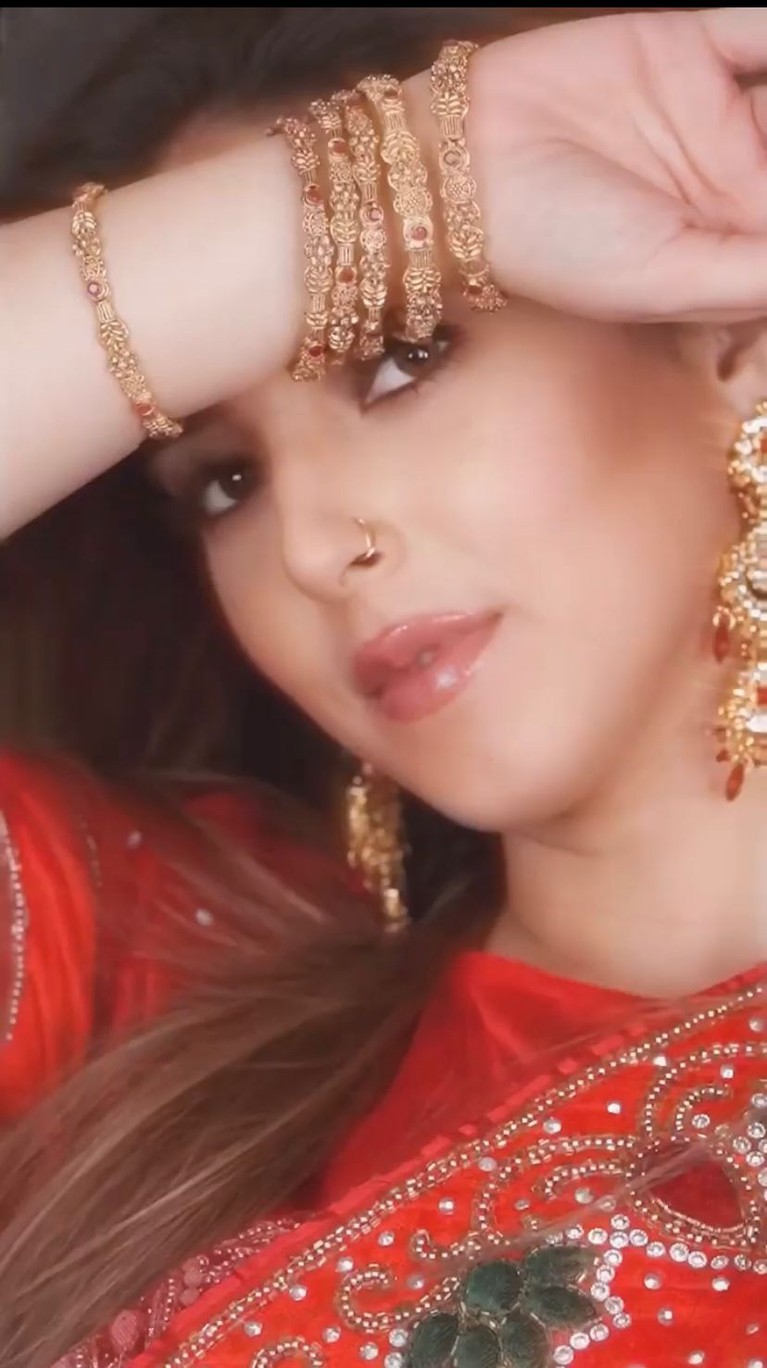 7 Potret Tasya Farasya Make Up Ala Katrina Kaif Tasya Farasya beauty vlogger Indonesia tengah jadi perbincangan usai make up ala seleb Bollywood Katrina Kaif. Yuk intip!