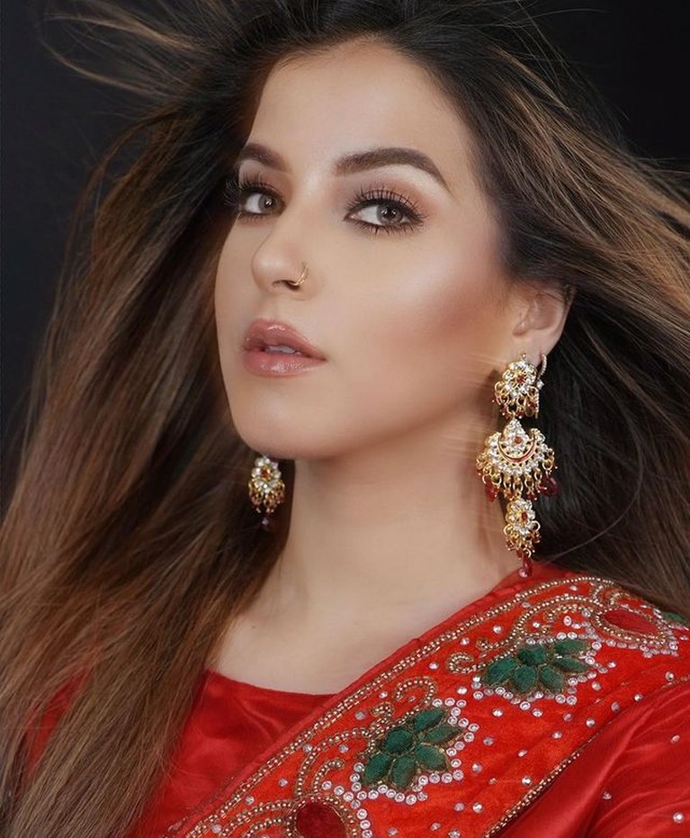 7 Potret Tasya Farasya Make Up Ala Katrina Kaif Tasya Farasya beauty vlogger Indonesia tengah jadi perbincangan usai make up ala seleb Bollywood Katrina Kaif. Yuk intip!
