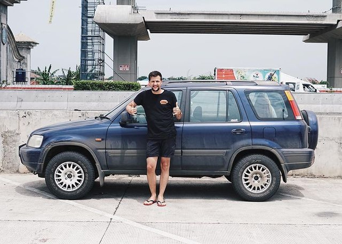 Usai bercerai dengan Risty Tagor&comma; Stuart Collin tak pernah lagi tampil di layar kaca dan kini hobi travelling&period; Yuk intip potretnya&excl;