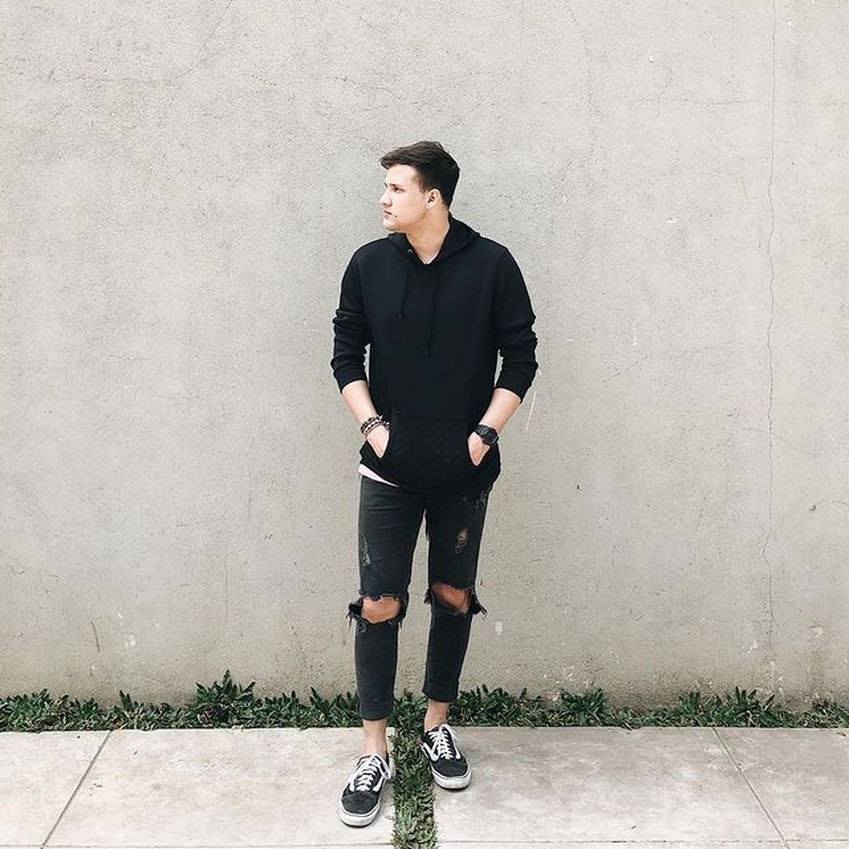 Usai bercerai dengan Risty Tagor&comma; Stuart Collin tak pernah lagi tampil di layar kaca dan kini hobi travelling&period; Yuk intip potretnya&excl;