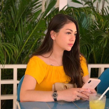 Celine Evangelista Berhijab Syari & Bercadar, Pindah Agama?