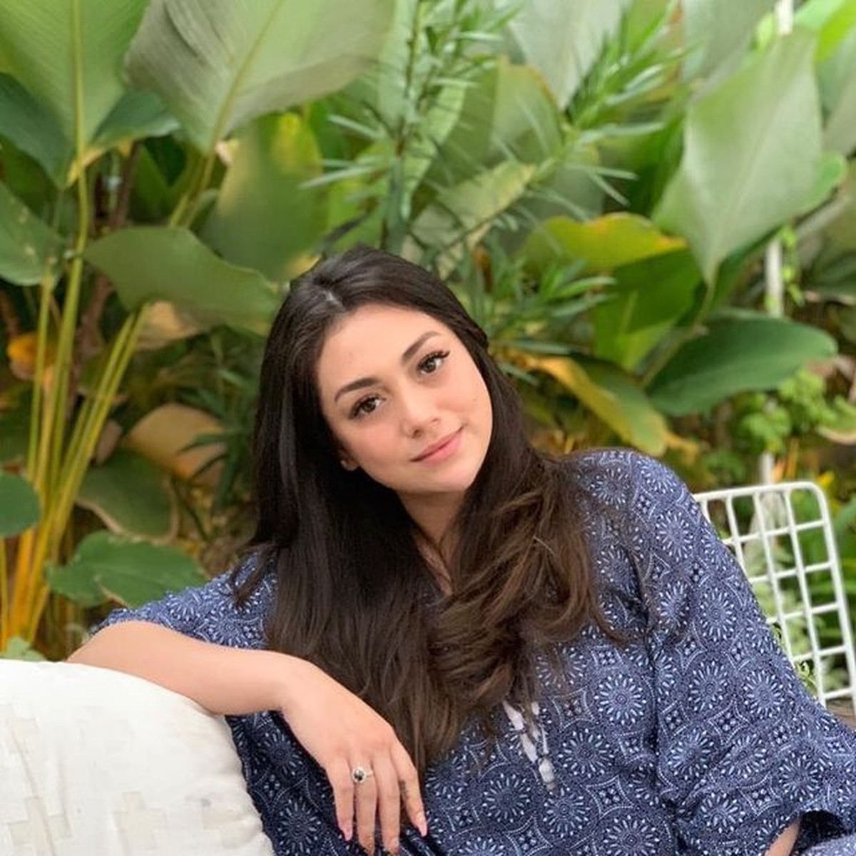 Celine Evangelista mengabulkan permintaan netizen foto selfie tanpa filter&period; Yuk kita intip potretnya&excl;