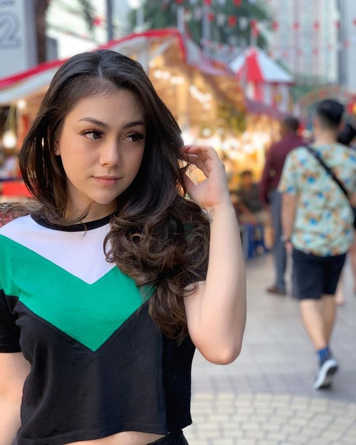 Celine Evangelista mengabulkan permintaan netizen foto selfie tanpa filter&period; Yuk kita intip potretnya&excl;