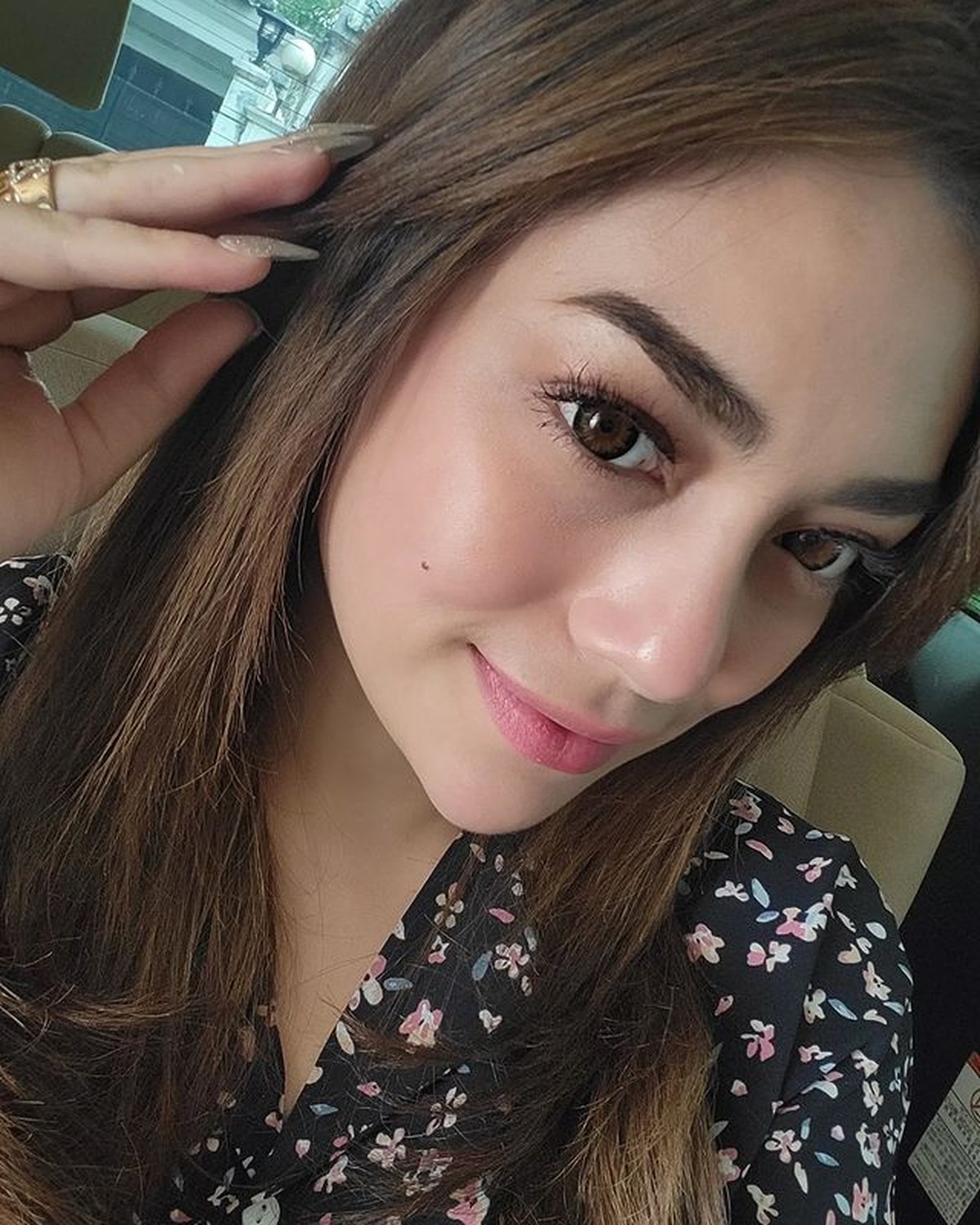Celine Evangelista mengabulkan permintaan netizen foto selfie tanpa filter&period; Yuk kita intip potretnya&excl;