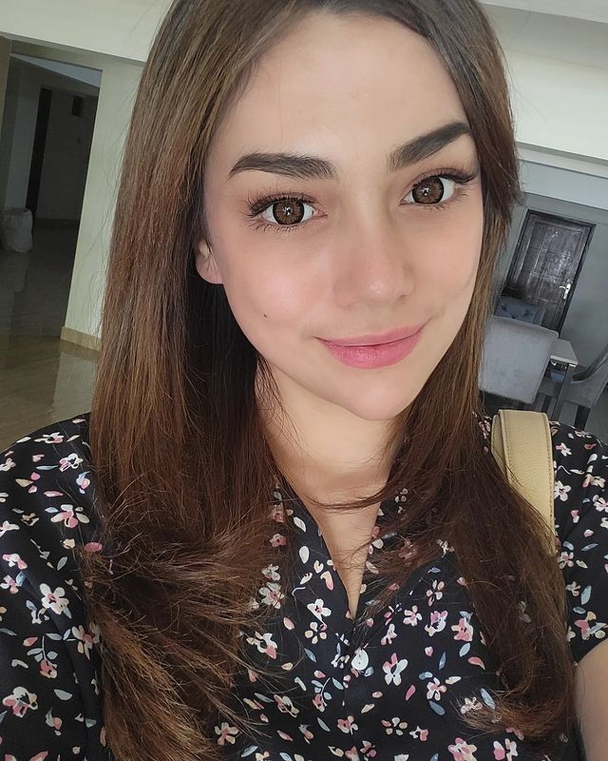Celine Evangelista mengabulkan permintaan netizen foto selfie tanpa filter&period; Yuk kita intip potretnya&excl;