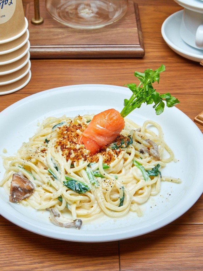 Dikenal memiliki karakter menyerupai 'kelinci', tampilan pasta yang menggugah selera ini di beri nama 'Pasta Wortel untuk Kelinci' di menu./ Foto: twitter.com/NCT_OFFICIAL_JP