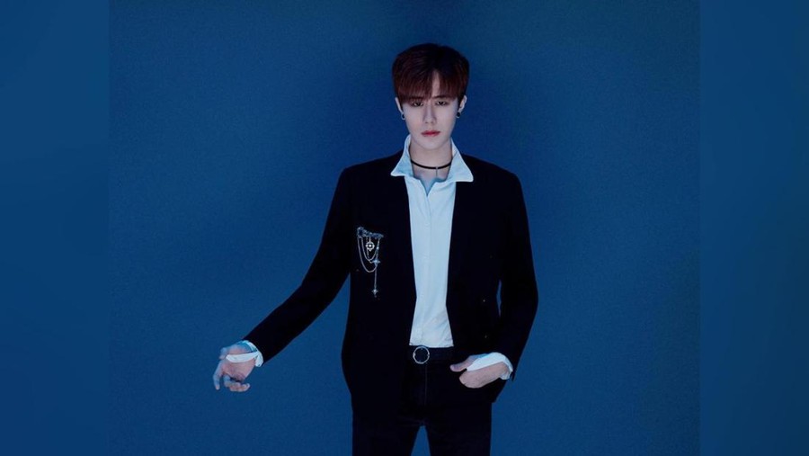 Dosen mirip J-Hope BTS menari di kelas