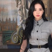 Mengusung Konsep Retro, Harga Outfit Jisoo di Snowdrop Cukup Terjangkau Lho!